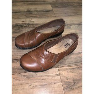 Clarks Evianna Fig Women Brown Leather Slip-ons